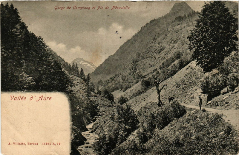 Carte postale ancienne Vallée d'Aure Gorge de Complang et Pic de Neouvielle