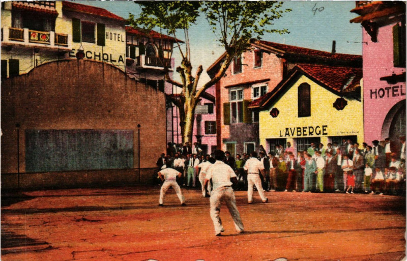 Carte postale ancienne Types Basques Partie de Pelote a Ascain à Asque