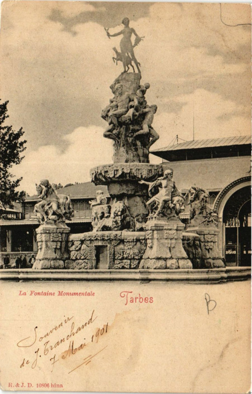 Carte postale ancienne Tarbes La Fontaine Monumentale à Tarbes