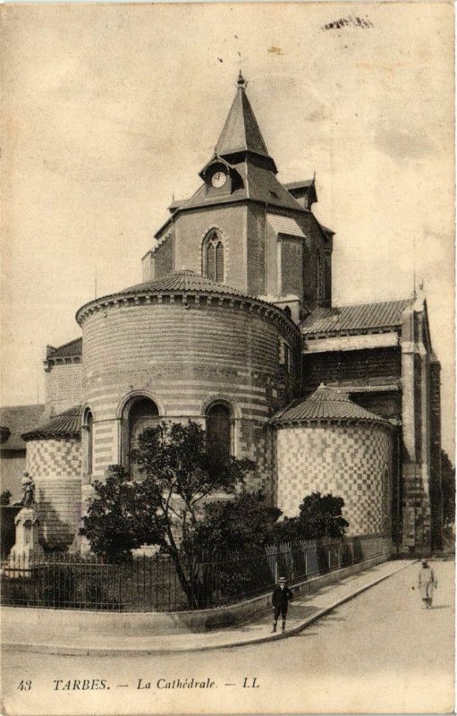 Carte postale ancienne Tarbes La Cathedrale à Tarbes