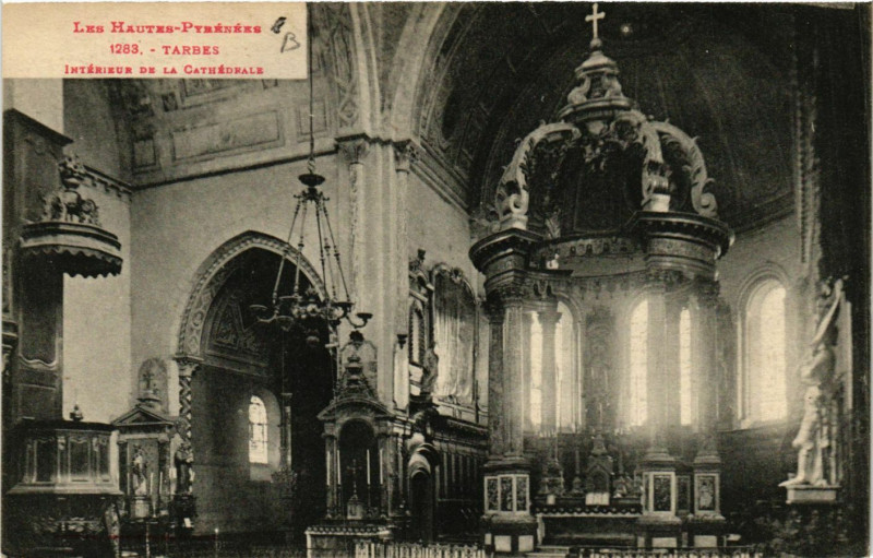 Carte postale ancienne Tarbes Interieur de la Cathedrale à Tarbes