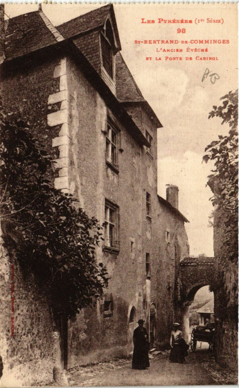 Carte postale ancienne Saint-Bertrand de Comminges L'Ancien Eveche et la Porte de Cabirol