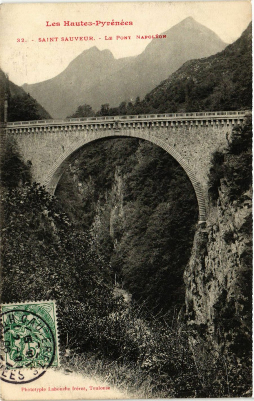 Carte postale ancienne Saint-Sauveur Le Pont Napoleon