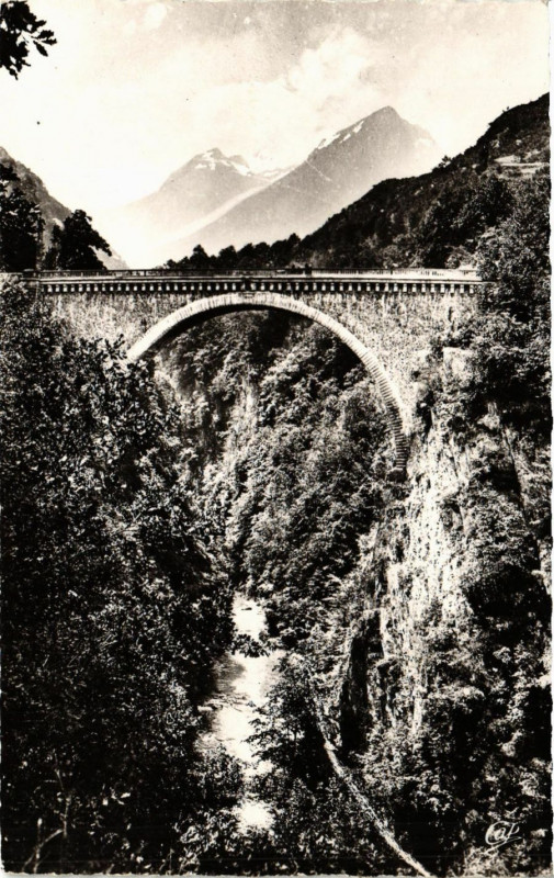 Carte postale ancienne Saint-Sauveur Le Pont Napoleon