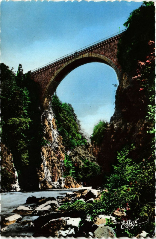 Carte postale ancienne Saint-Sauveur Le Pont Napoleon