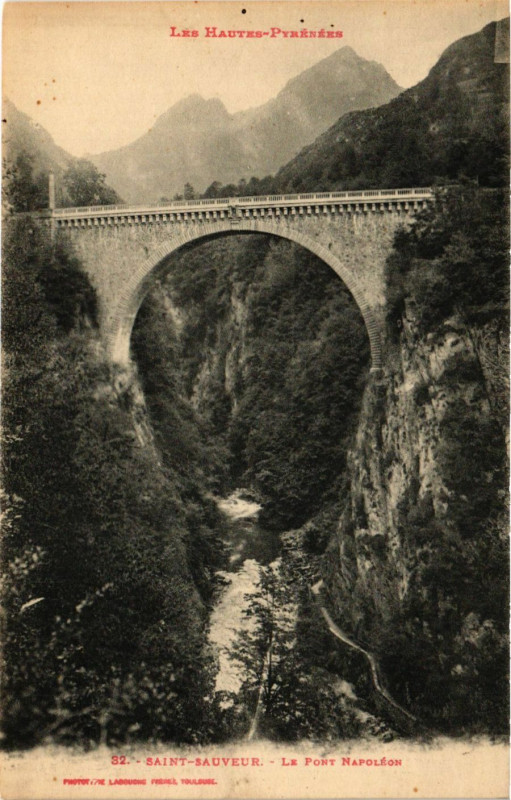 Carte postale ancienne Saint-Sauveur Le Pont Napoleon