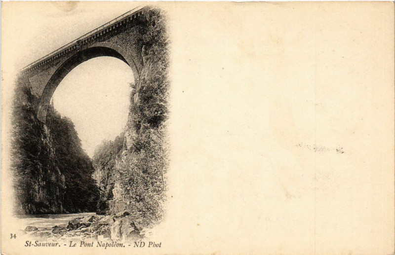 Carte postale ancienne Saint-Sauveur Le Pont Napoleon