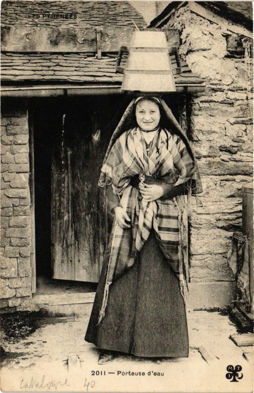 Carte postale ancienne Porteuse d'eau