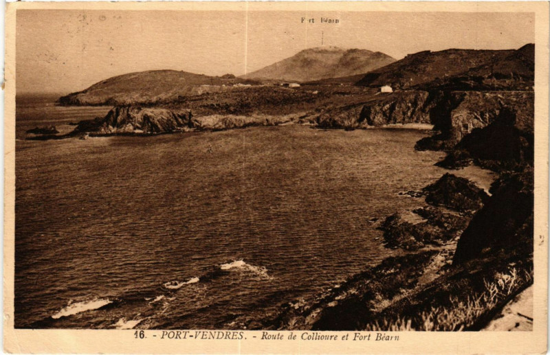 Carte postale ancienne Port Vendres Route de Collioure et Fort Bearn