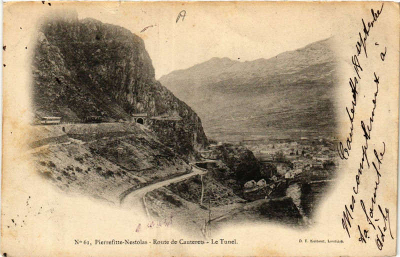 Carte postale ancienne Pierrefitte-Nestolas Route de Cauterets-Le Tunnel à Cauterets