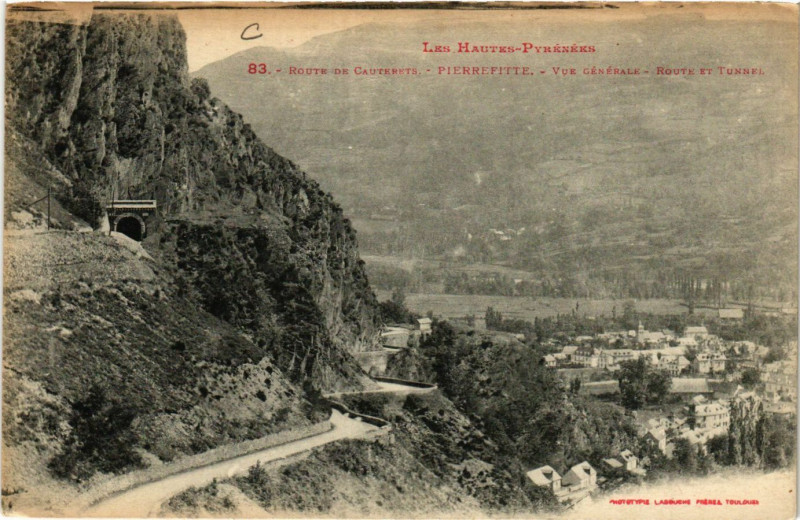Carte postale ancienne Pierrefitte Vue générale-Route et Tunnel
