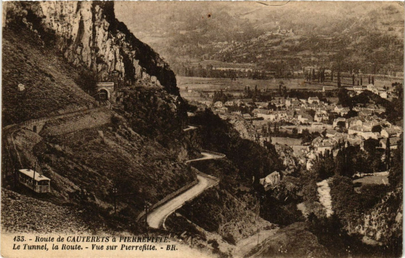 Carte postale ancienne Pierrefitte Route de Cauterets-Le Tunnel la Route à Cauterets