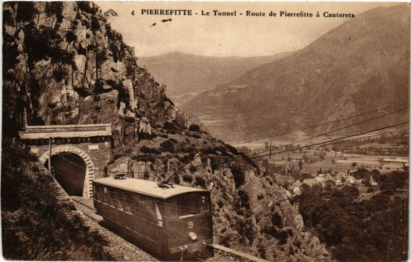 Carte postale ancienne Pierrefitte Le Tunnel-Route de Pierrefitte a Cauterets à Cauterets