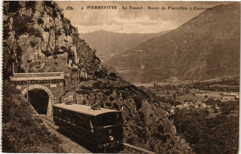 Carte postale ancienne Pierrefitte Le Tunnel-Route de Pierrefitte a Cauterets à Cauterets