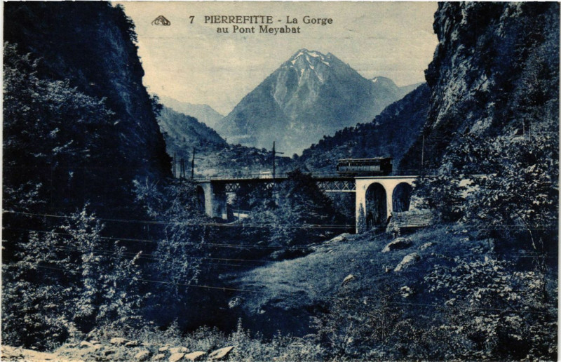 Carte postale ancienne Pierrefitte La Gorge au Pont Meyabat