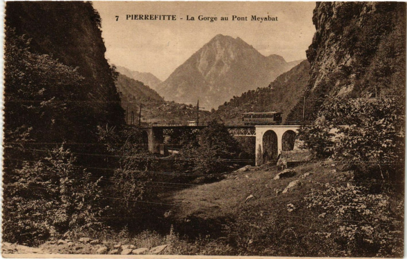 Carte postale ancienne Pierrefitte La Gorge au Pont Meyabat