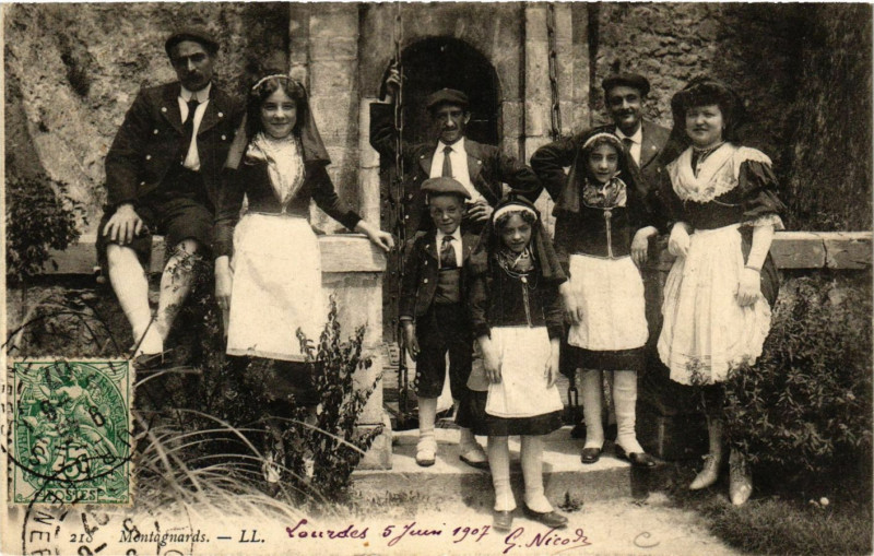 Carte postale ancienne Montagnards à Mont