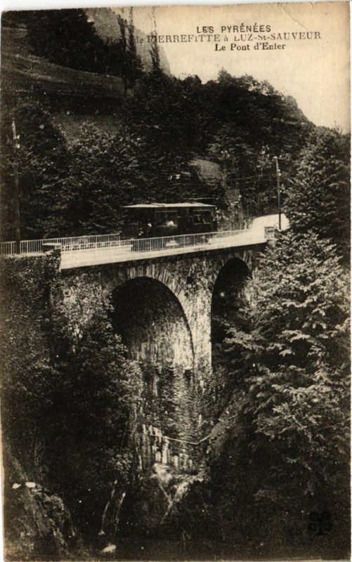 Carte postale ancienne Luz Saint-Sauveur Le Pont d'Enter à Luz-Saint-Sauveur