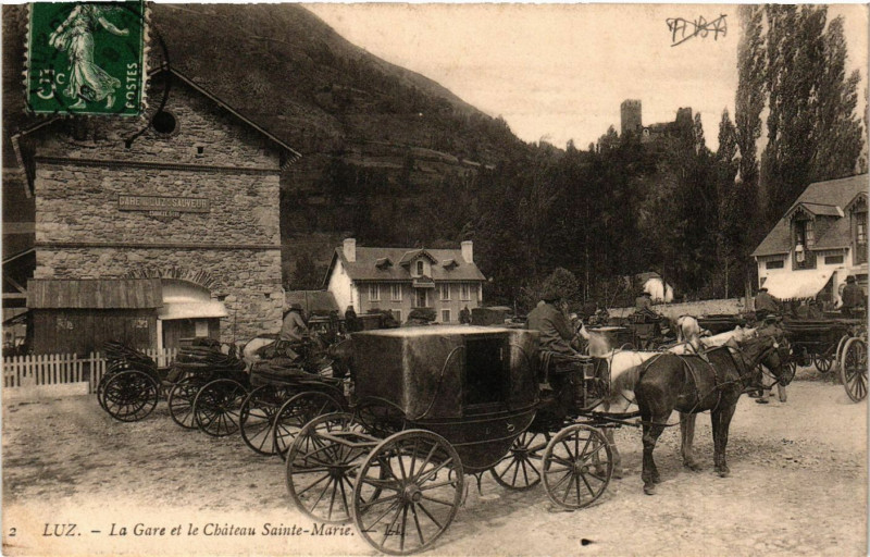 Carte postale ancienne Luz La Gare et le Chateau Sainte-Marie à Sainte-Marie