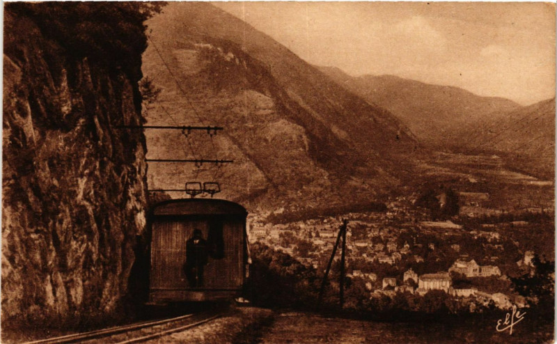 Carte postale ancienne Luchon Chemin de fer a Cremaillere à Luc