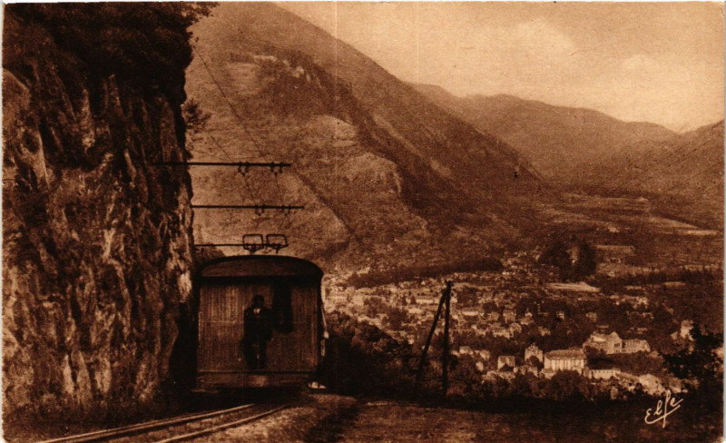Carte postale ancienne Luchon Chemin de fer a Cremaillere à Luc