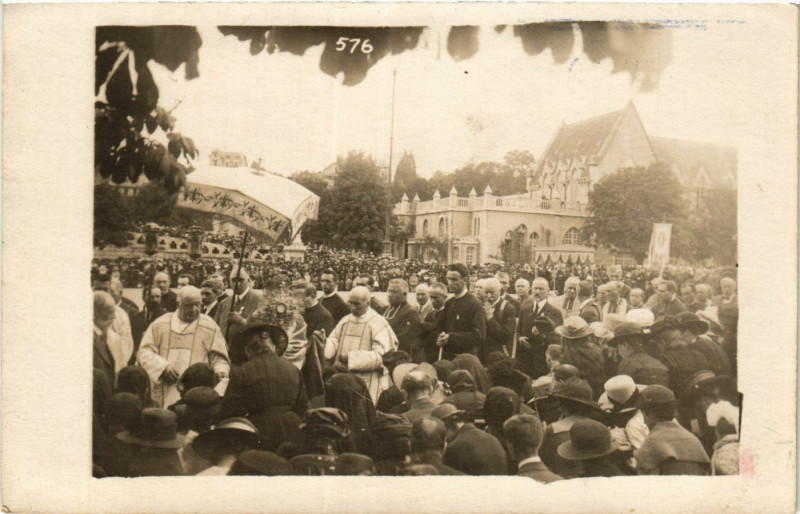 Carte postale ancienne Lourdes Procession à Lourdes