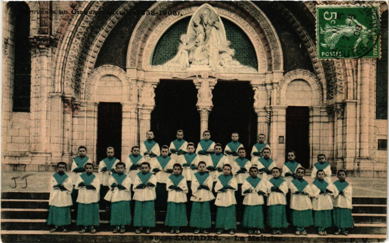 Carte postale ancienne Lourdes La Maitrise à Lourdes