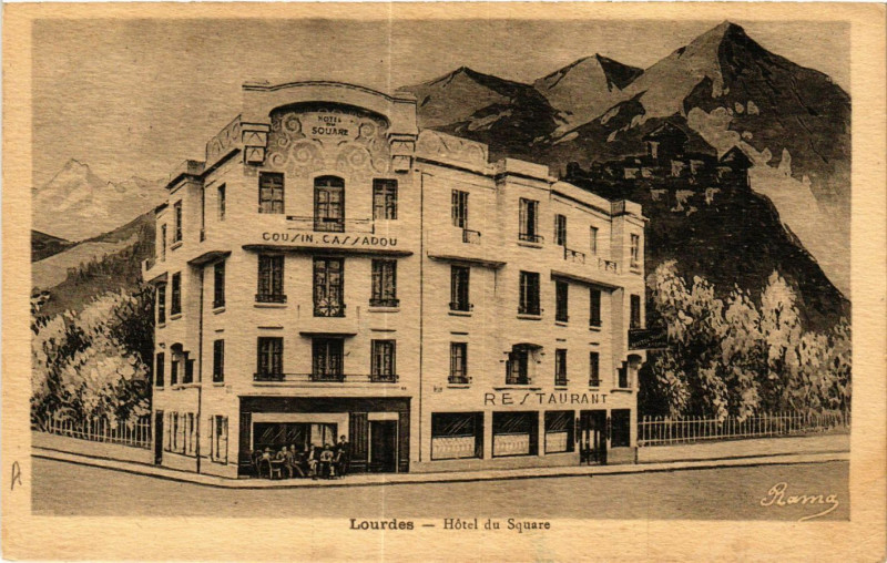 Carte postale ancienne Lourdes Hotel du Square à Lourdes