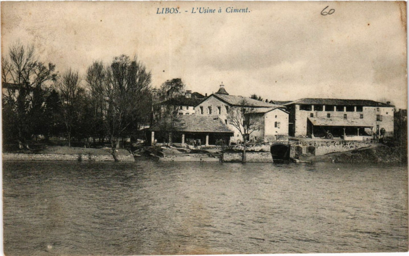 Carte postale ancienne Libos L'Usine a Ciment à Ibos