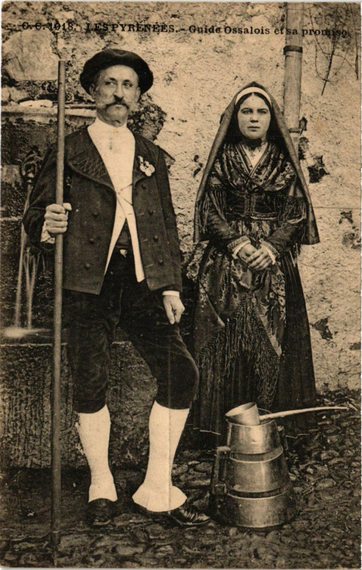 Carte postale ancienne Les Pyrenées Guide Ossalois et sa promise