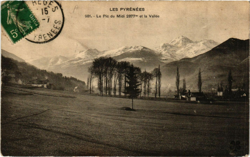 Carte postale ancienne Le Pic du MIDId 2877 m et la Vallée