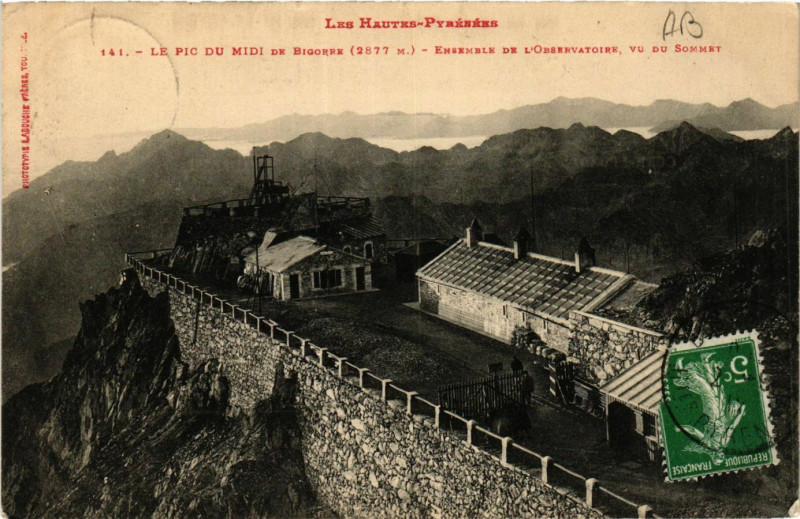 Carte postale ancienne Le Pic du Midi-de-Bigorre-Ensemble de l'Observatoire à Ens