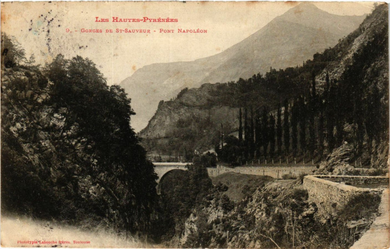 Carte postale ancienne Gorges de Saint-Sauveur Pont Napoleon