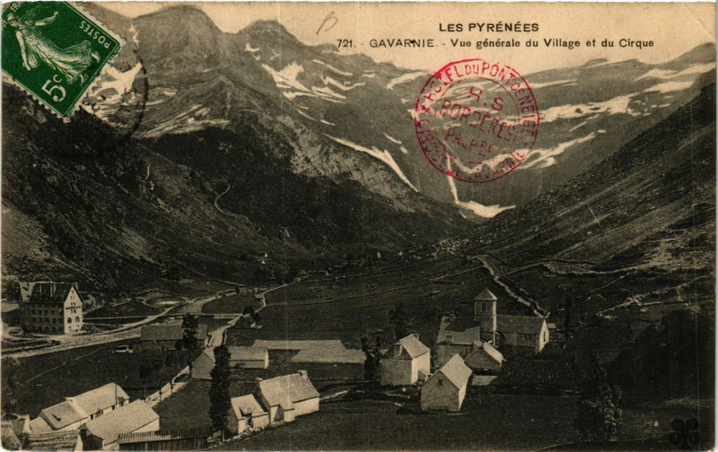 Carte postale ancienne Gavarnie Vue générale du Village et du Cirque