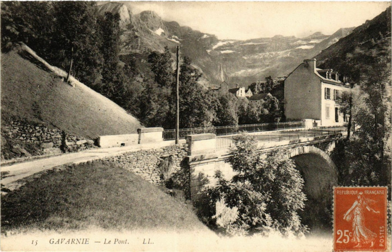 Carte postale ancienne Gavarnie Le Pont
