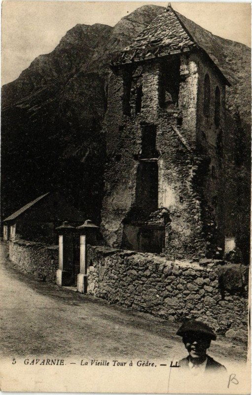 Carte postale ancienne Gavarnie La Vieille Tour a Gedre