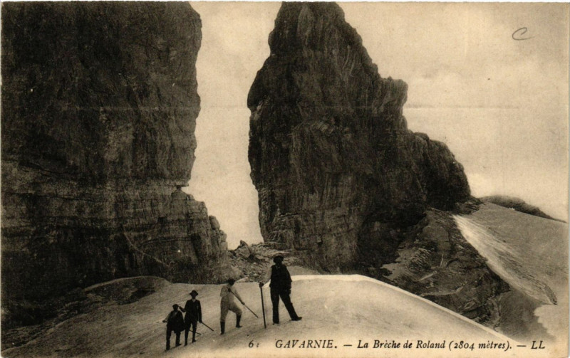 Carte postale ancienne Gavarnie La Breche de Roland