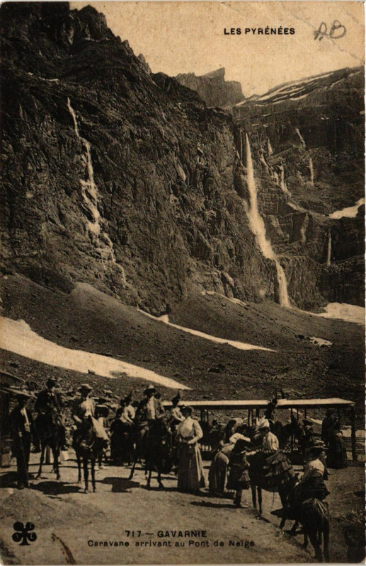 Carte postale ancienne Gavarnie Caravane arrivant au Pont de Neige