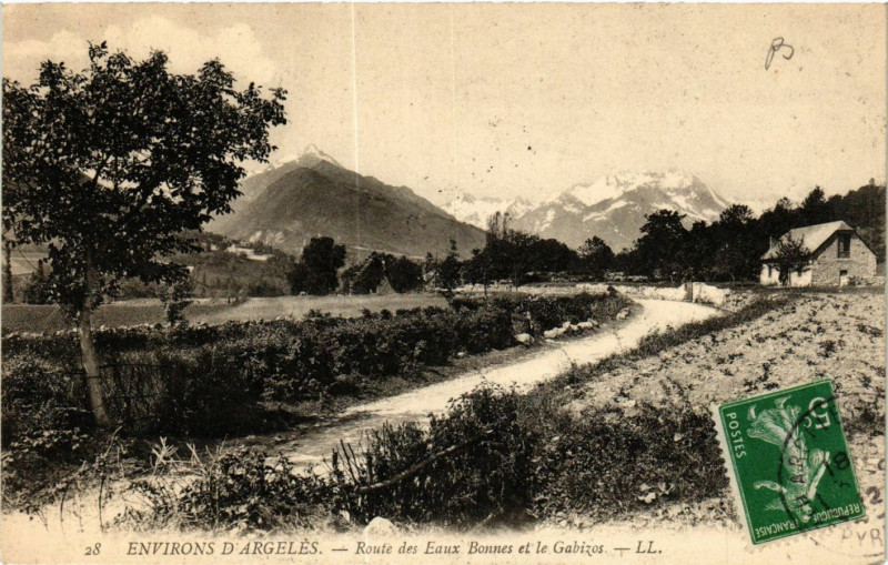 Carte postale ancienne Env. De Argeles Route des Eaux-Bonnes et le Gabizos