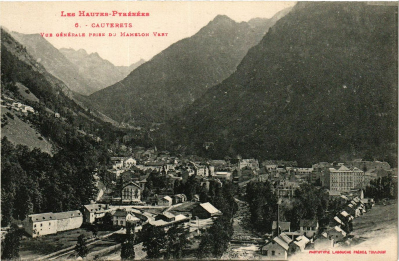 Carte postale ancienne Cauterets Vue générale prise du Mamelon Vert à Cauterets