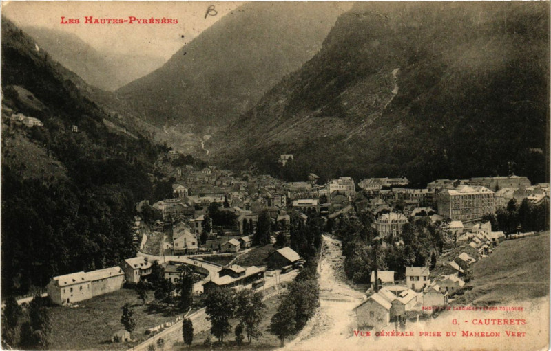 Carte postale ancienne Cauterets Vue générale prise du Mamelon Vert à Cauterets