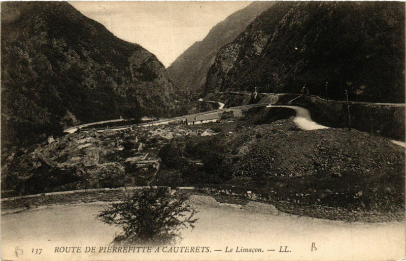 Carte postale ancienne Cauterets Route de Pierrefitte-Le Limacon à Cauterets