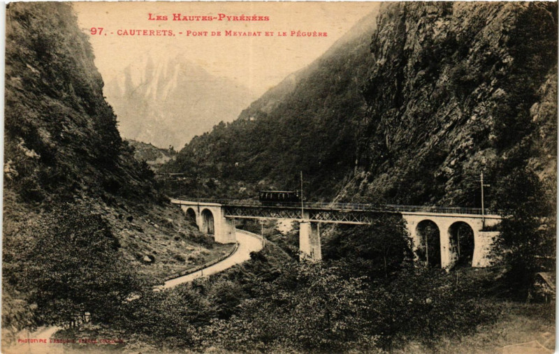 Carte postale ancienne Cauterets Pont de Meyabat et le Peguere à Cauterets