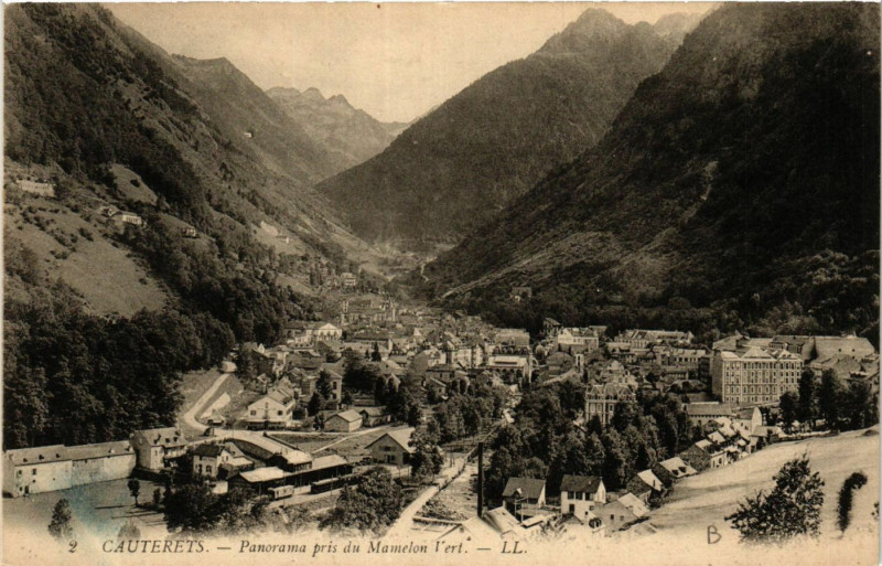 Carte postale ancienne Cauterets Panorama pris du Mamelon Vert à Cauterets