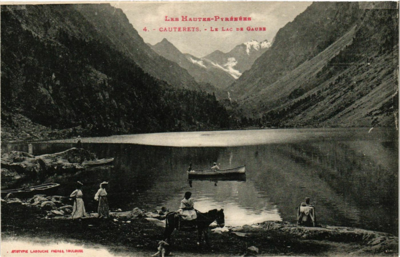 Carte postale ancienne Cauterets Le Lac de Gaube à Cauterets