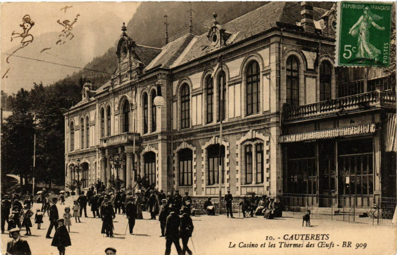 Carte postale ancienne Cauterets Le Casino et les THERMes des Oeufs à Cauterets