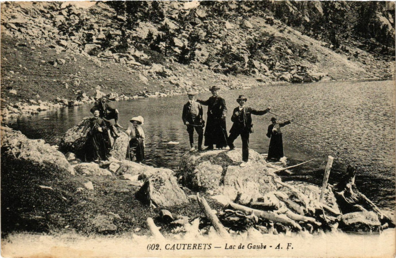 Carte postale ancienne Cauterets Lac de Gaube à Cauterets