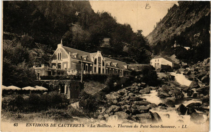Carte postale ancienne Cauterets La RAIllere-THERMes du Petit Saint-Sauveur à Cauterets