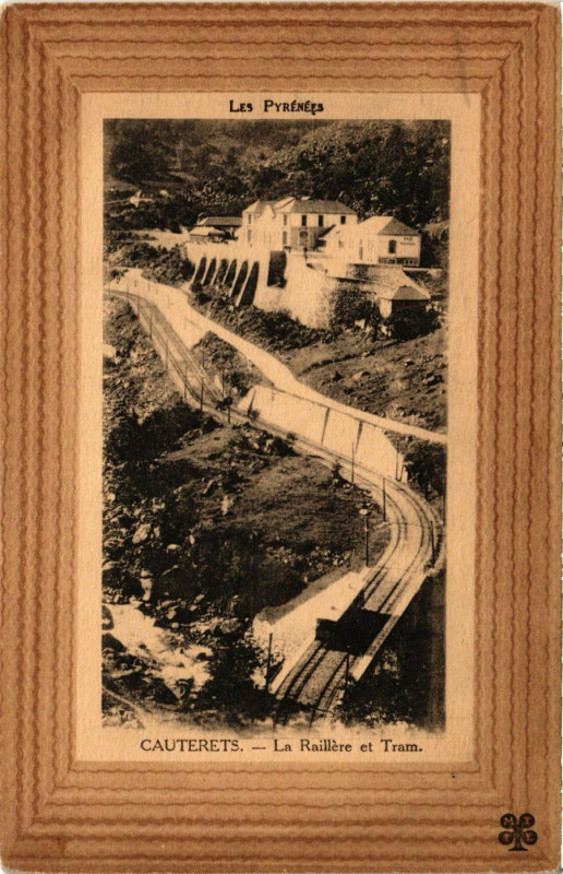 Carte postale ancienne Cauterets La RAIlliere et Tram à Cauterets