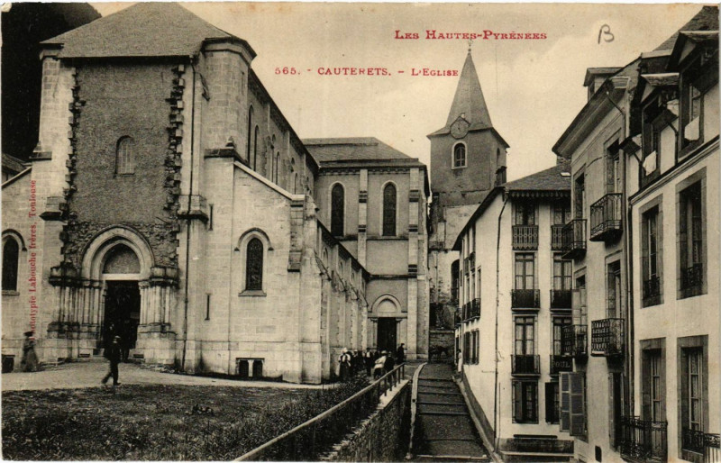 Carte postale ancienne Cauterets L'Eglise à Cauterets